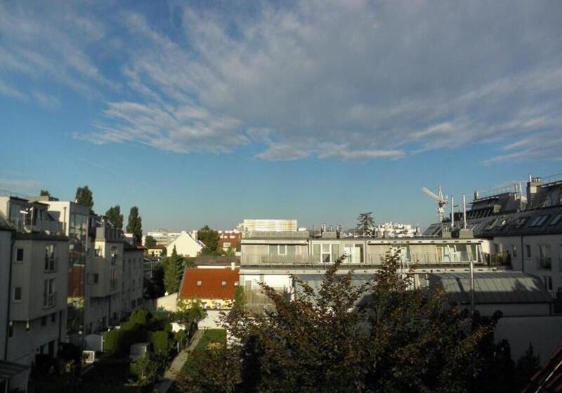 هتل Donaustadt Kagran   At Metro U1