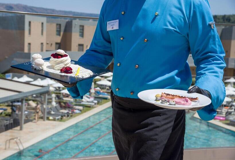 هتل Kiani Beach Resort Family All Inclusive