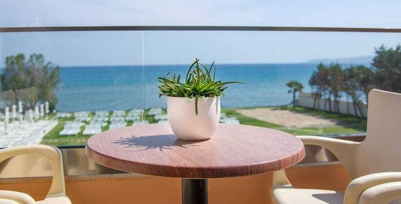 هتل Kiani Beach Resort Family All Inclusive