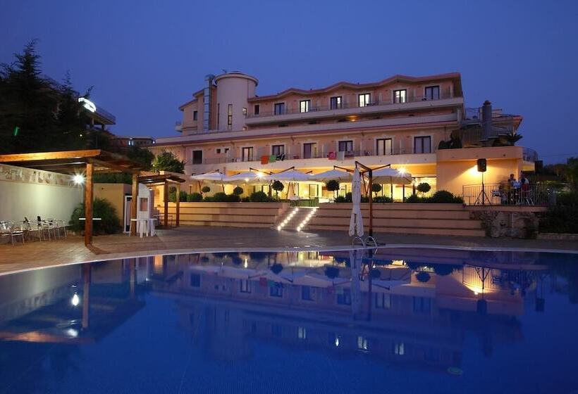 هتل La Felce Imperial
