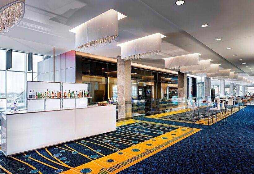 هتل Marriott Montreal Airport In Terminal