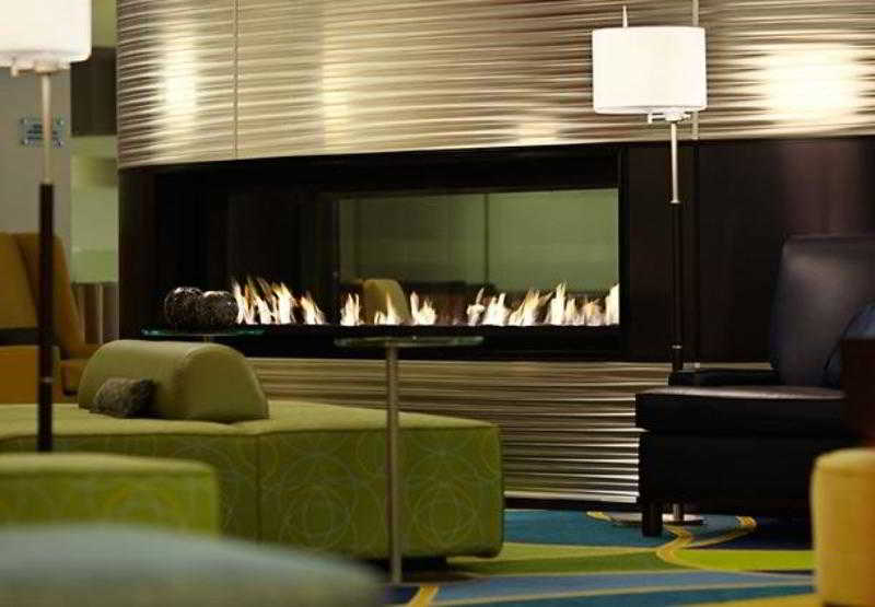 هتل Marriott Montreal Airport In Terminal
