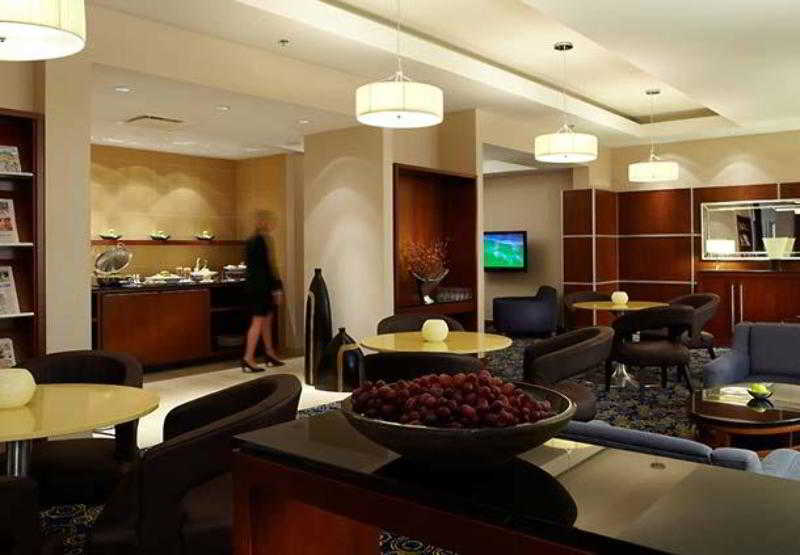 هتل Marriott Montreal Airport In Terminal