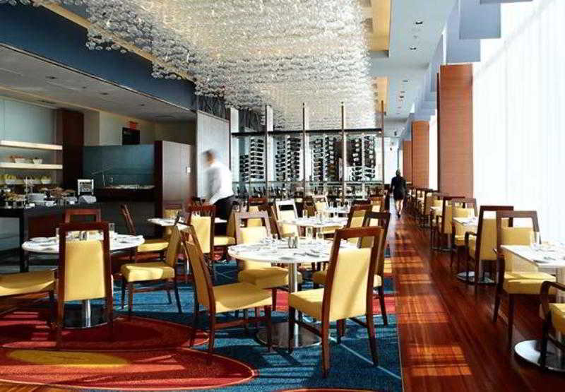 هتل Marriott Montreal Airport In Terminal