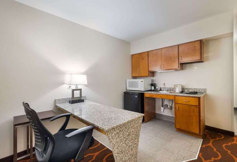 هتل Quality Inn & Suites Huntsville Research Park Area