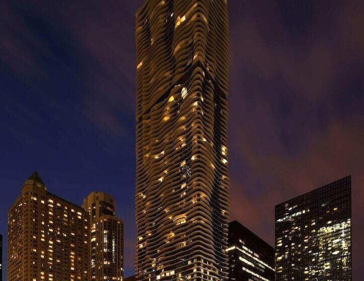 Radisson Blu Aqua Hotel, Chicago