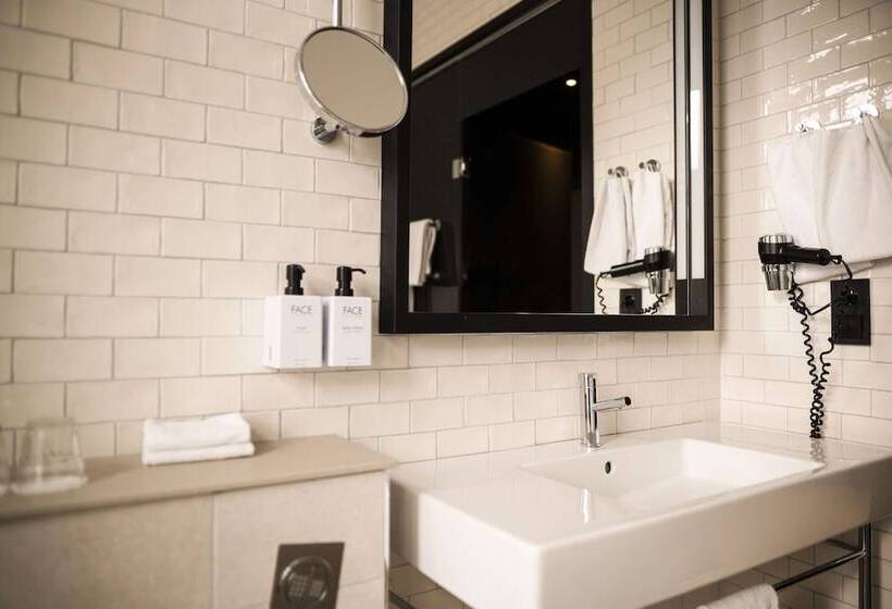 هتل Scandic Grand Central