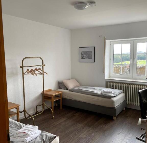 بنسيون The Gantry