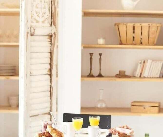 ベッドアンドブレックファースト Maison 1634   Parking, Petit Dejeuner Compris, Proche Centre, Climatisation, Piscine