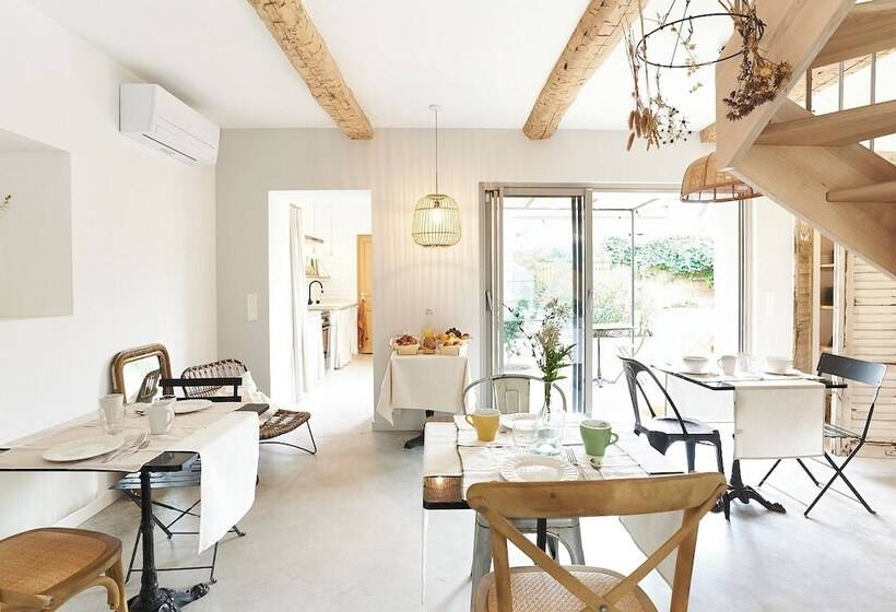ベッドアンドブレックファースト Maison 1634   Parking, Petit Dejeuner Compris, Proche Centre, Climatisation, Piscine