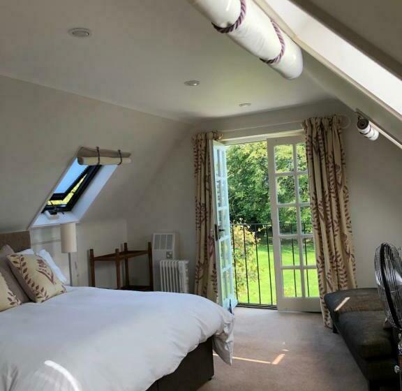 تختخواب و صبحانه The Old School, Idbury, Ox7 6ru