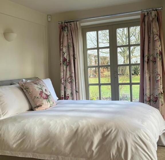 تختخواب و صبحانه The Old School, Idbury, Ox7 6ru