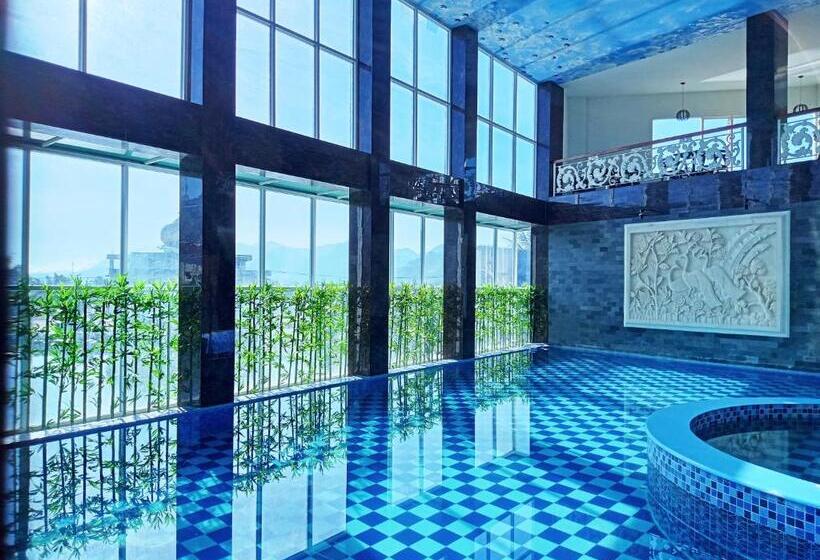 هتل Grand Bayu Hill