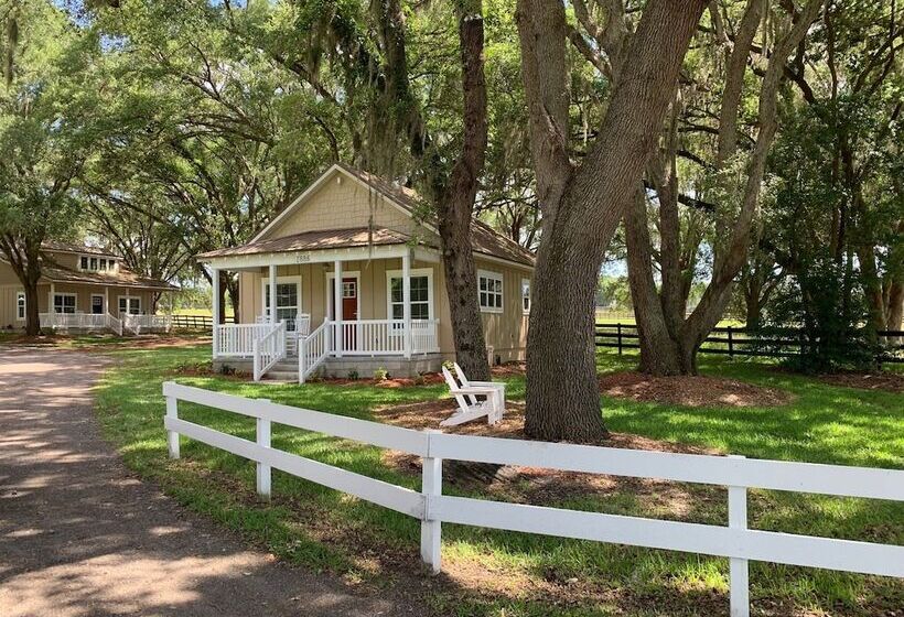 The Grand Oaks Resort