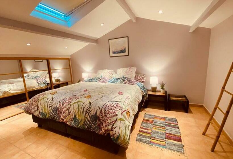 تختخواب و صبحانه La Villa Des Ames Liées