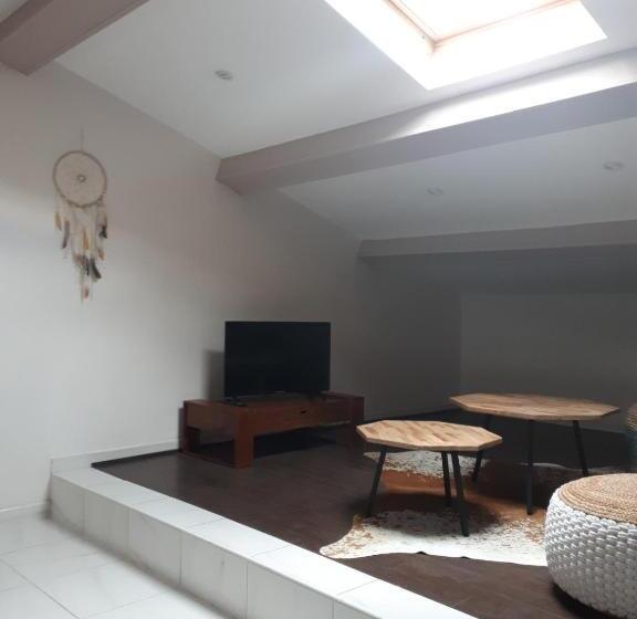 تختخواب و صبحانه La Villa Des Ames Liées