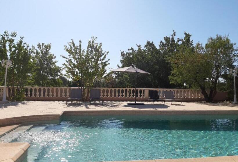 تختخواب و صبحانه La Villa Des Ames Liées