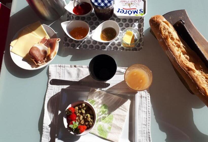 تختخواب و صبحانه La Villa Des Ames Liées