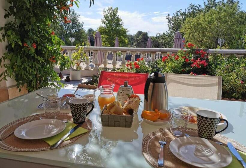 تختخواب و صبحانه La Villa Des Ames Liées