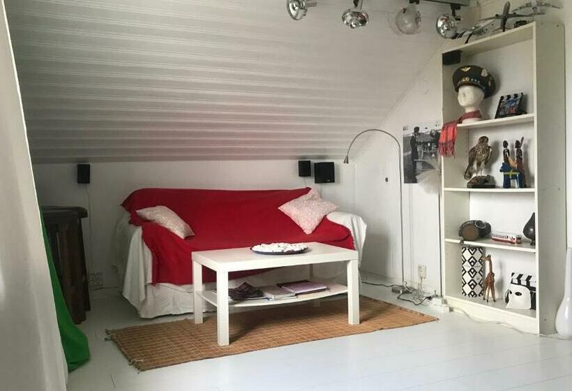 تختخواب و صبحانه The Cozy Little House