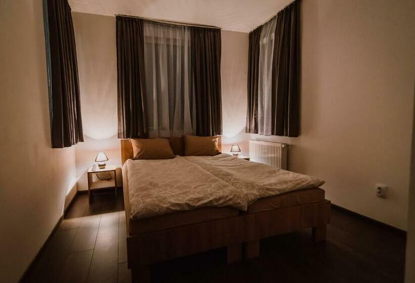 بنسيون Sunset Inn