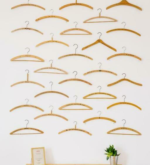 تختخواب و صبحانه Hangers