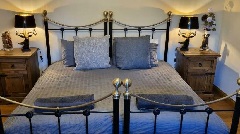 تختخواب و صبحانه Lyonshall Lodge