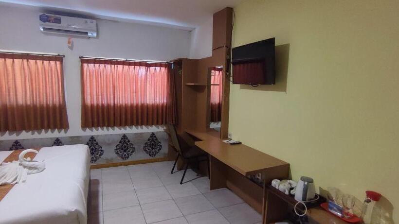 Votel Hotel De Pratnya Kediri