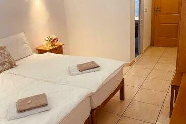 هاستل Hostal Villa Senese