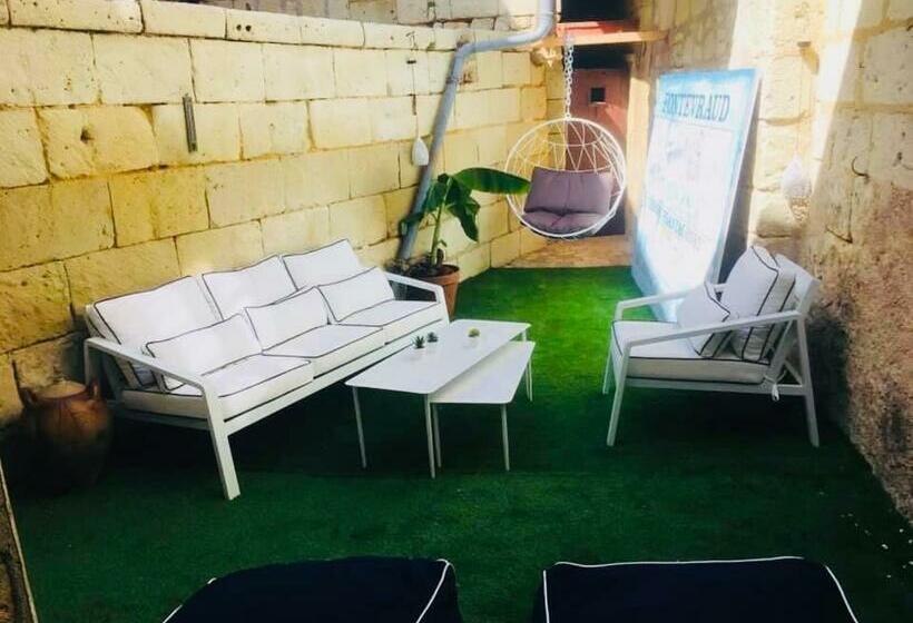 تختخواب و صبحانه Chez Mimie Les Hôtes
