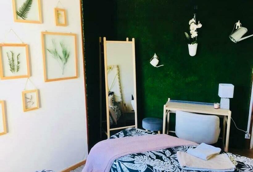 تختخواب و صبحانه Chez Mimie Les Hôtes