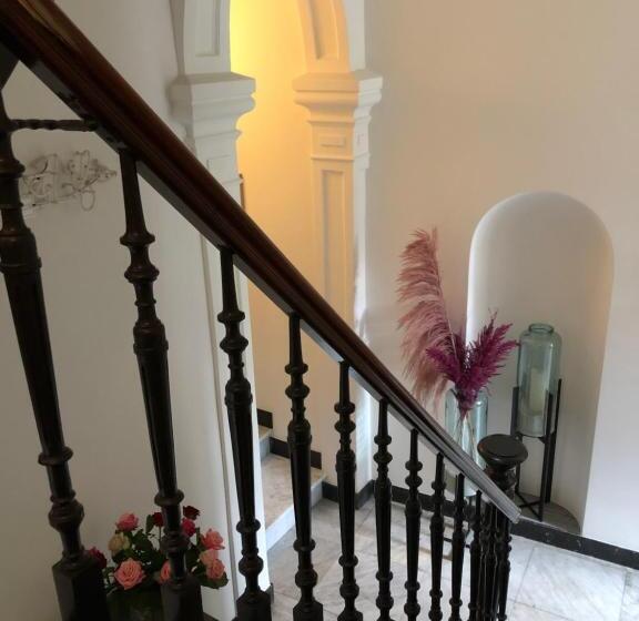 تختخواب و صبحانه Suite Londen66