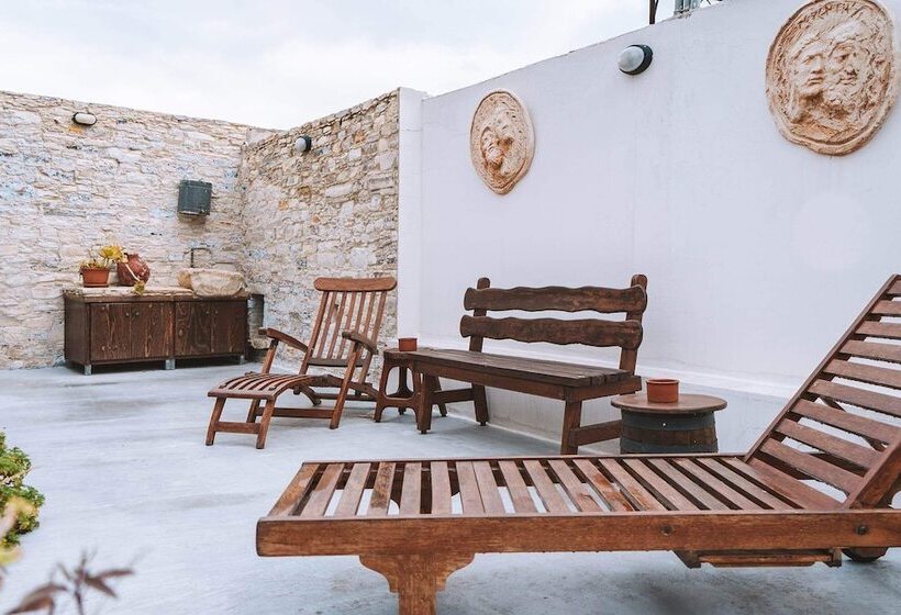 پانسیون Lazaros Stonehouse
