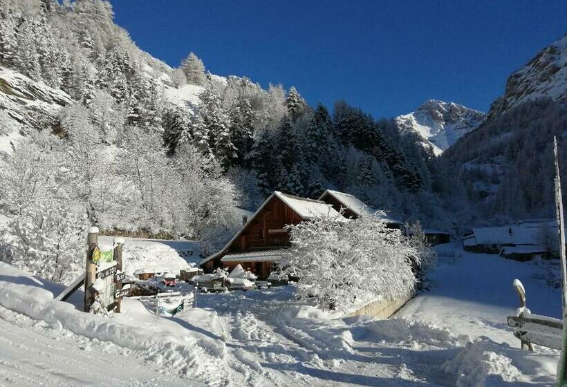 호스텔 Gîte Les 3 Cols