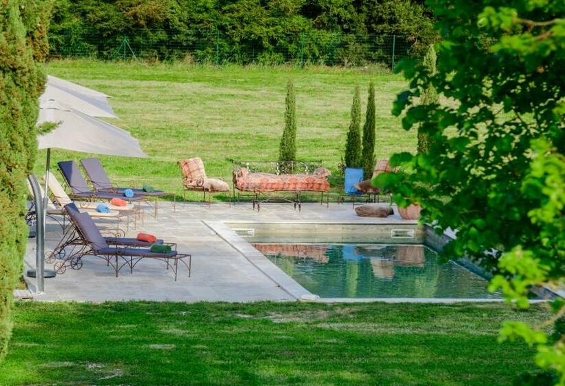 تختخواب و صبحانه Bastide De Bellegarde