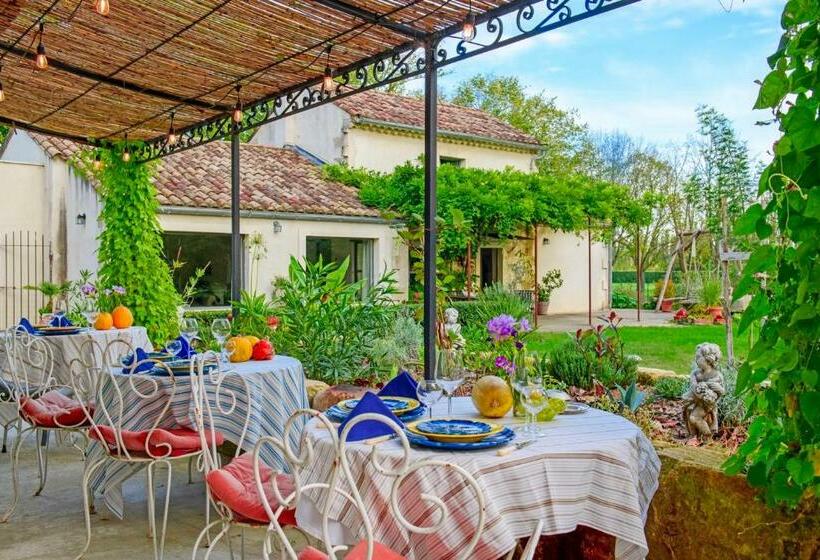 تختخواب و صبحانه Bastide De Bellegarde