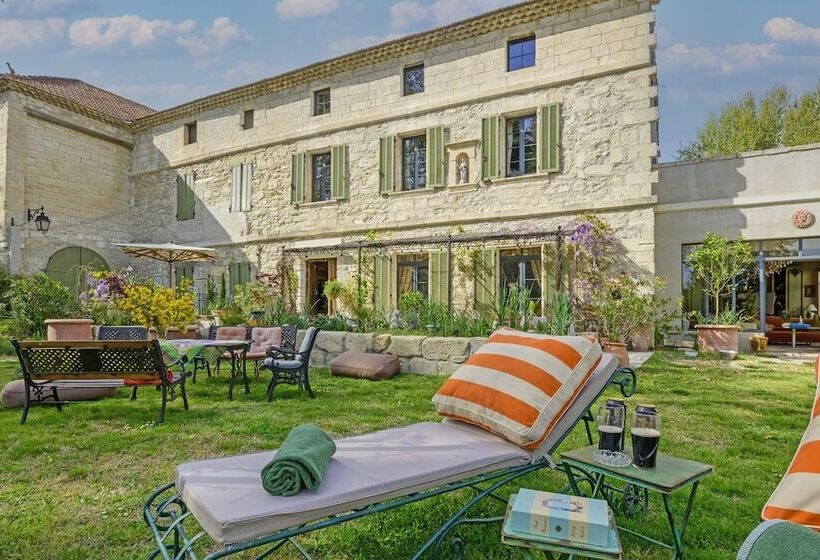 تختخواب و صبحانه Bastide De Bellegarde