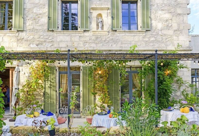 تختخواب و صبحانه Bastide De Bellegarde