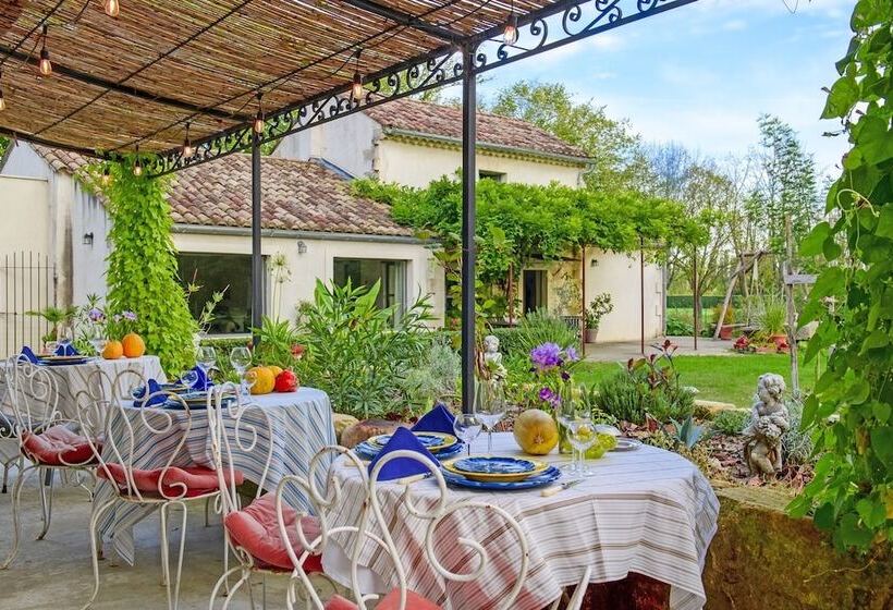 تختخواب و صبحانه Bastide De Bellegarde