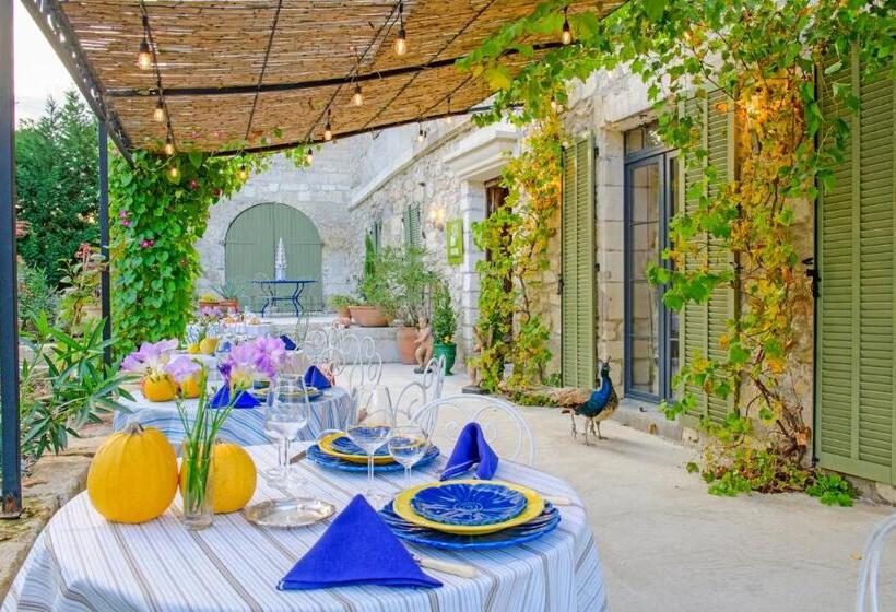تختخواب و صبحانه Bastide De Bellegarde