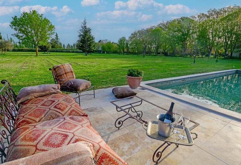 تختخواب و صبحانه Bastide De Bellegarde