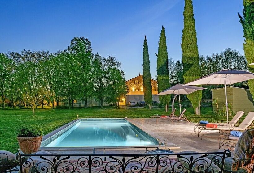 تختخواب و صبحانه Bastide De Bellegarde