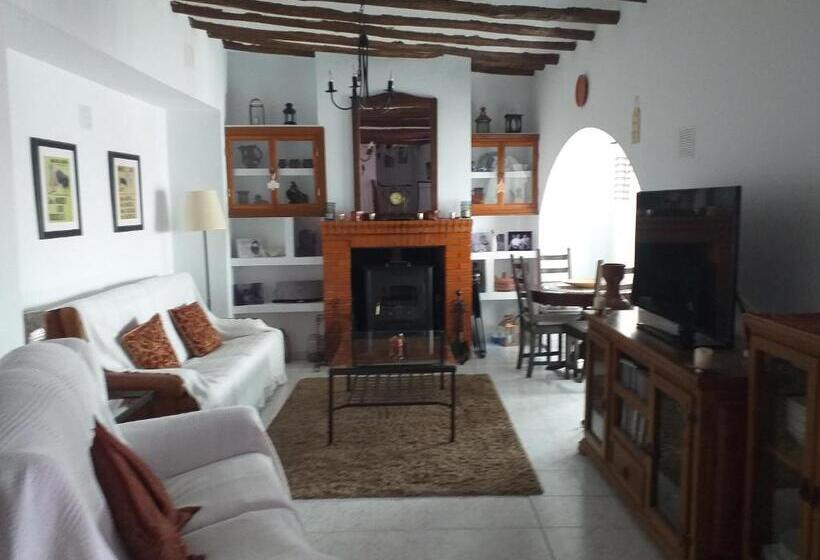 تختخواب و صبحانه Casa Alice Salar