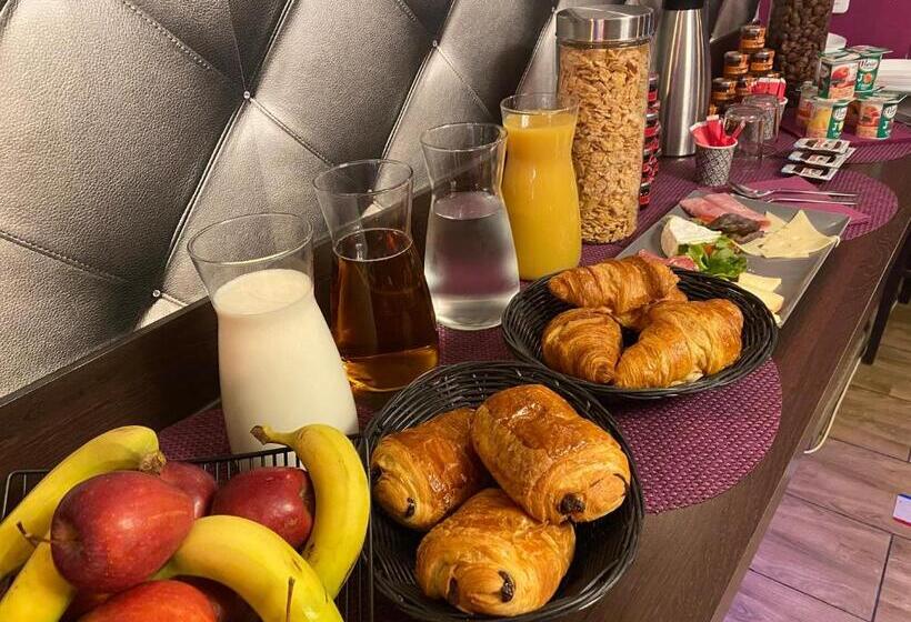 تختخواب و صبحانه La Cour Des Grands