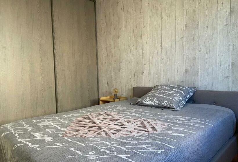 住宿加早餐  Maison Entière 4 Lits 8 Pl Avec Jacuzzi Proche Du Safari De Peaugres