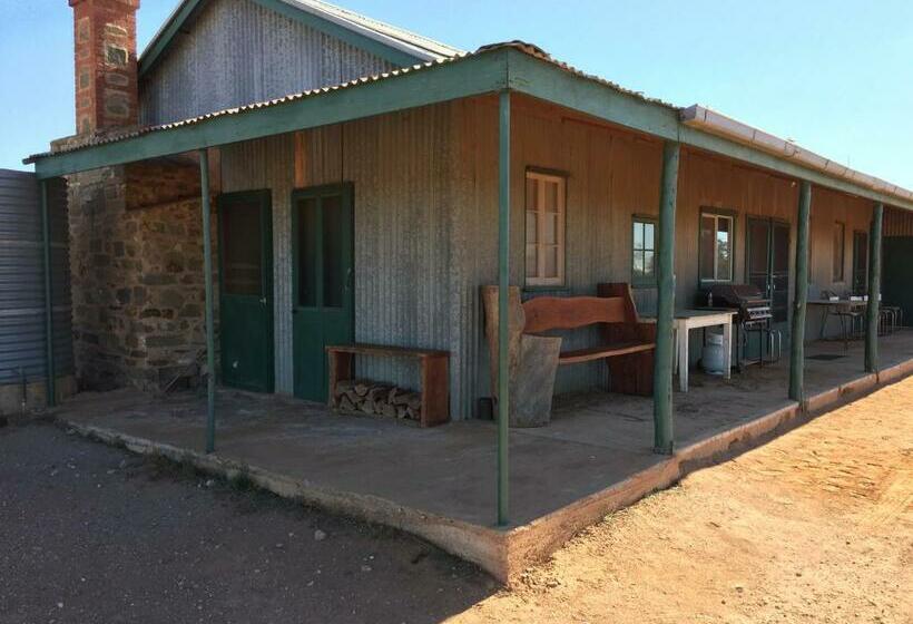 هتل Holowiliena Station & The Outback Blacksmith