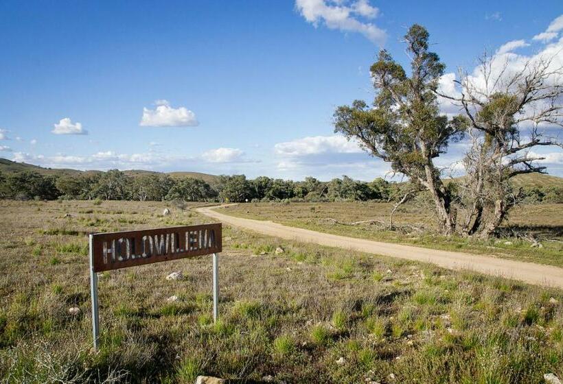 هتل Holowiliena Station & The Outback Blacksmith