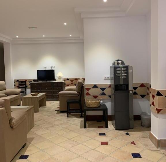 هتل Hostal Restaurante Benalup Golf