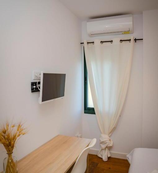 هتل Hostal Restaurante Benalup Golf