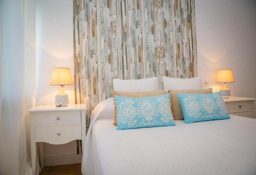 هتل Hostal Restaurante Benalup Golf